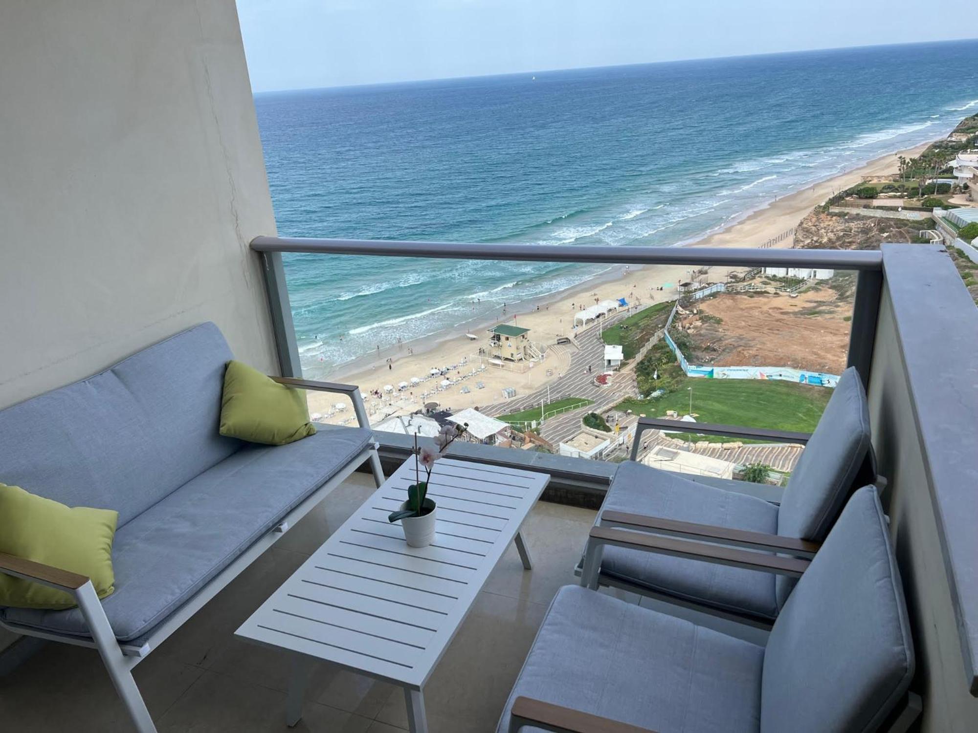 Luxury Sea View Apartment Herzelia Esterno foto